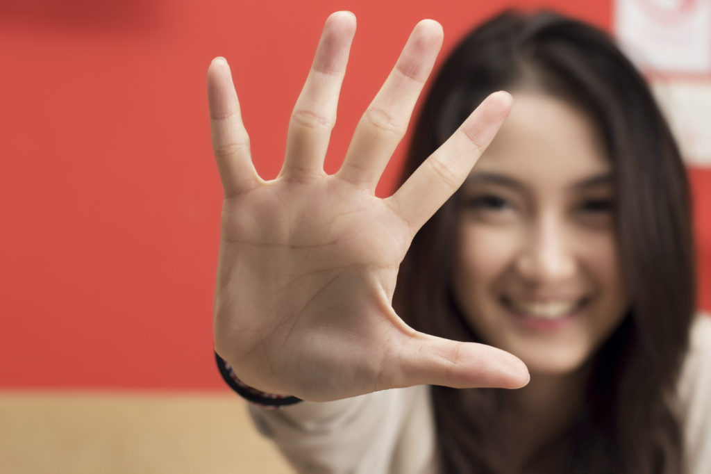 young-female-hand-show-five-fingers-wells-fargo-blogs-social-media